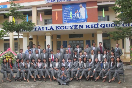 (Hội đồng sư phạm nhà trường)